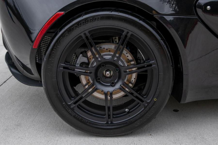 Колеса Lotus Exige S240 2008 года  (фото 28 из 108)